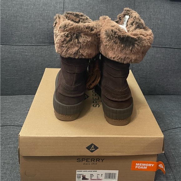 NEVER WORN. Brown suede ankle boots with fur - Picture 3 of 8